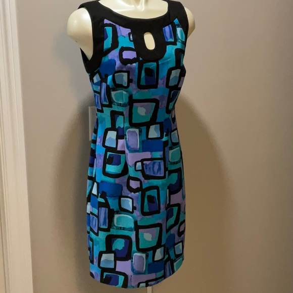Colour block key hole dress - Picture 2 of 3